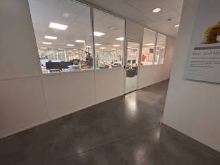 Ontdek dit hedendaags kantoor gelegen in de bruisende Pottelberg-zone. Dit kantoor bestaat uit twee afzonderlijke verdiepingen die zowel samen...