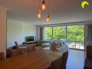 <p><span>Furnished 2-bedroom apartment near Fruithoflaan</span></p><p><span>Located on the second floor in a quiet and well-maintained neighborhood, close to Fruithoflaan, this fully furnished 2-bedroom apartment is situated on the second floor. Thanks to its central location, shops, public transportation, and other amenities are all within easy reach. The apartment is fully furnished and equipped with everything you need, so you can move in right away.</span></p><p><span>Layout:</span><span><br />We enter the apartment through the entryway. On the right is the very bright living area, thanks to the large windows. From the living area, the open layout also offers a view of the kitchen. The kitchen is fully equipped, and all appliances will remain in place.</span></p><p><span>Through the entry hall, we proceed to the bathroom, which features a walk-in shower and a washing machine. There is also a separate toilet. At the back are the two bedrooms, both of which have roller shutters. One of the bedrooms offers direct access to the terrace.</span></p><p><span>The apartment also has a private basement storage unit. At the rear of the building is a garage space, which must be rented for 125 euro per month.</span></p><p><span>Useful information:</span><span><br />· Common area fees: 175 euros/month (including water, heating, window cleaning, cleaning of the common hallway, and timer for common areas)<br />· Security deposit: 3 months’ rent<br />· Move-in inspection fee: 225 euros per party<br />· EPC: 233 kWh/(m² year), label C<br />· Available immediately<br />· Fully furnished and move-in ready<br />· Garage space must be rented separately: 125 euros/month<br />· Private basement available</span></p>