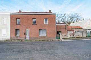 We Invest vous propose cette charmante maison 3 façades, idéalement située dans un quartier calme et verdoyant de Braine-le-Comte, tout en...