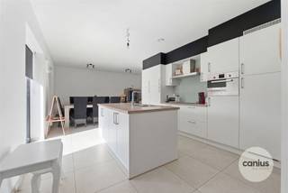 <p><span>RECENT HOUSE WITH 3 BEDROOMS NEAR THE CITY CENTER</span></p><p><span> </span></p><p><span>Close to the city center of Sint-Truiden, we find this recent half-open building located on the Rummenweg at house number 16B. Due to its location near the city center, you can easily reach the station, various stores, schools, ... The residence is characterized by tranquility, energy efficiency and good accessibility. </span></p><p><span> </span></p><p><span>Arriving at we discover on the ground floor an entrance hall, a guest toilet, a living room, a dining area, a fully equipped kitchen and a storage room that also serves as a laundry room. The staircase leads to the upper floor. Arriving at the nighthall, we gain access to three bedrooms and the partially tiled bathroom equipped with a walk-in shower, a sink unit with double sink, a column cabinet and a second toilet. </span></p><p><span> </span></p><p><span>After discovering the house we move to the pleasant and low-maintenance outdoor area. The garden gate takes us to the common lawn that is the centerpiece of residence Botanique. Additional assets are the presence of a car parking space and a private cellar in the underground parking garage, as well as communal bicycle storage.</span></p><p><span> </span></p><p><span>IN BRIEF</span><span>:</span></p><p><span>- Asking price: € 371,000.00 (incl. parking and basement)</span></p><p><span>- Sale subject to registration fees (2% or 12%)</span></p><p><span> </span></p><p><span>Convinced that this property can become your new home? Then contact our staff quickly at <span>info@canius.be</span></span><span> or 078 78 30 39 </span>. </p><p><span>See you soon! </span></p><p><span> </span></p><p><span>*These details are for information purposes only. The mentioned surface areas are only an indication. Canius Real Estate cannot be held responsible for the accuracy of the data provided to it.</span></p>