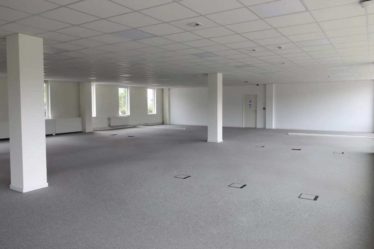 Lichtrijk kantoorgebouw met polyvalente ruimte te Zellik - foto 5