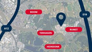 Deze verharde site is uitstekend gelegen en  beschikt over een ruime magazijn van 7.500 m², ideaal voor diverse industriële activiteiten.<br /><br />Dankzij de uitstekende ligging tussen de E19 en A12, heeft de site een perfecte bereikbaarheid naar Antwerpen, Brussel, Gent, de haven van Antwerpen en de terminal in Willebroek. Dit maakt het een ideale locatie voor bedrijven die een centrale positie in Vlaanderen zoeken.<br /><br />De magazijnen zijn uitgerust met een vrije hoogte van 7,6 meter, sectionale poorten, lichtstraten en voldoende parkeermogelijkheden. Tevens beschikt de site over twee hoogspanningscabines van 1.000 KVA en 400 KVA, wat de ruimte ideaal maakt voor industriële toepassingen.<br /><br />Contacteer <strong>PANORAMA B2B</strong> voor bijkomende inlichtingen of een vrijblijvend plaatsbezoek<strong> 0477 91 10 00 </strong>