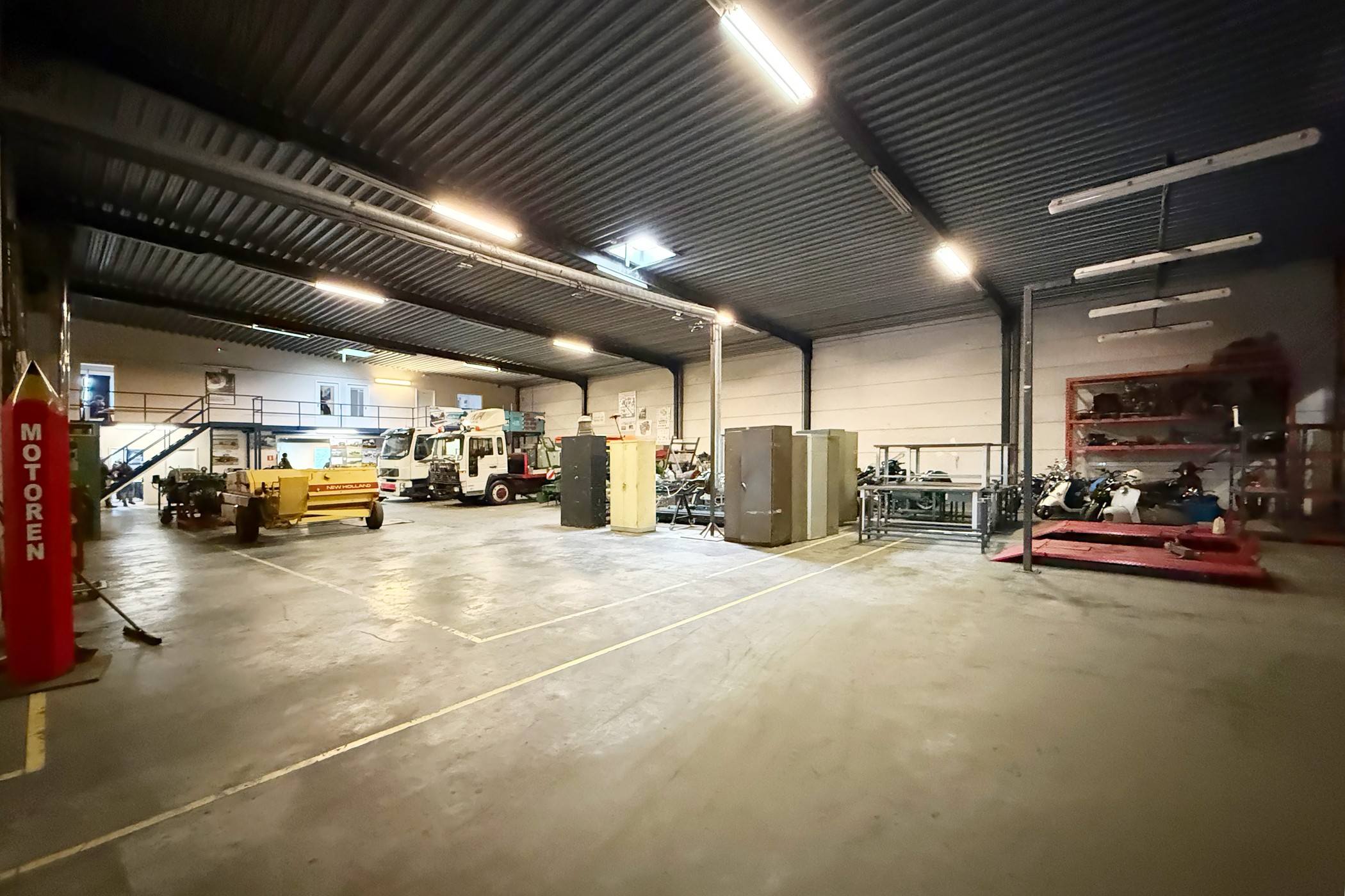 Magazijn met kantoren (1.514m²) in industriepark Drongen - photo 5