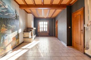 Op een paar minuutjes van het op- en afrittencomplex E40 te Aalst en op fietsafstand van het A-zorgziekenhuis bevindt zich deze knusse woning. Zij...