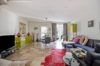 In het hart van Leuven, in de charmante Schrijnmakersstraat (“Schrènsstroot”), vlak naast de keuken van Dagelijkse Kost en om de hoek van...