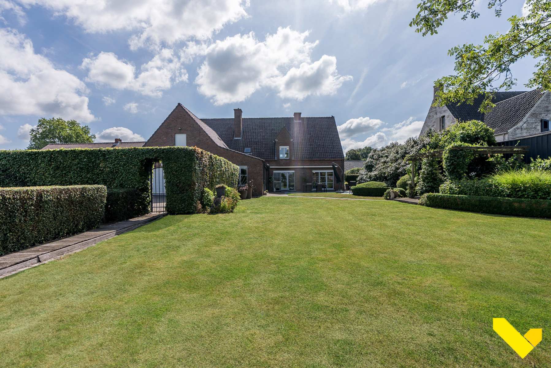 Royaal landhuis met prachtig uitzicht in groene omgeving. - foto 3