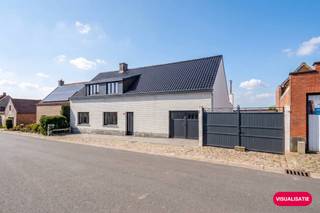 Ontdek deze woning tijdens de Power-Sale op donderdag 28/05 tussen 16u30 -17u30, op afspraak!Op zelfde moment kan u een eenmalig maximaal bod uitbrengen.Bent u op zoek naar een ruim huis te koop met veel potentieel en een zeer groot perceel? Deze solide woning aan de Valkenstraat 56 in Brakel biedt u de unieke kans om uw droomhuis te creëren. Indeling van het huis:Gelijkvloers: Een inkomhal, woonkamer, keuken en een garage met aansluiting voor een wasmachine. Eerste verdieping: Twee ruime slaapkamers en een badkamer. Extra kenmerken: De woning beschikt over een houten roostering, stadswater en de verwarming is op gas (radiatoren).Dit huis te koop in Brakel is perfect voor handige Harry's of investeerders die de renovatiehandschoen willen opnemen. De EPC-score F biedt de kans om het pand energiezuiniger te maken en naar eigen smaak in te richten. Het huis beschikt over een gunstige, rustige ligging in Brakel, nabij het centrum en de ontsluitingswegen. Een betaalbare kans om eigenaar te worden in Brakel. Deze AI-visualisaties zijn bedoeld als inspiratie. Er werd geen rekening gehouden met technische specificaties, stedenbouwkundige voorschriften of concrete mogelijkheden tot realisatie.De eigendom wordt aangeboden via de Power-sale formule. Op 28/05/2026 tussen 16:30 en 17:30 kan u de woning op afspraak komen bezichtigen en een bod uitbrengen. De vermelde prijs is een instelprijs. Voor meer info, gelieve contact op te nemen met de dossierverantwoordelijke.Dit pand is onderworpen aan de renovatieverplichting van de Vlaamse overheid voor residentiële gebouwen (behoudens bij sloop binnen 5 jaar na de aankoop). Consulteer voor meer informatie de website van het Vlaams Energie- en Klimaatagentschap via https://www.vlaanderen.be/een-woning-kopen/renovatieverplichting-voor-residentiele-gebouwenBestuursmaatregelen in het maatregelenregister: nee