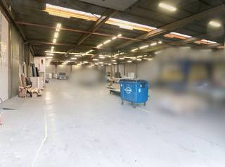 Magazijn/productieruimte van ca. 3.027m² met ruime parking te Oostrozebeke.Specificaties:- vloeroppervlakte van ca. 3.027m²- gepolierde...