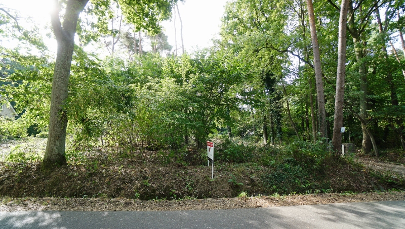 Residentieel gelegen bouwgrond van 15 are voor open bebouwing nabij golf- en meerdomein - foto 1