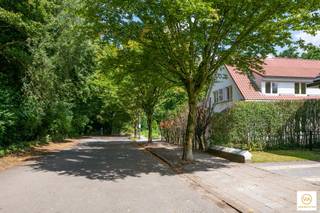 Residentieel gelegen villa met perfecte oriëntatie in de Eldonkwijk nabij alle faciliteiten. Deze klassieke villa werd recent grotendeels...