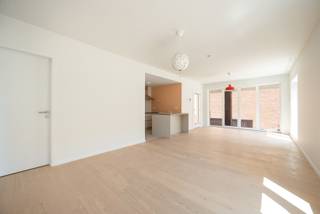 Bezoekmoment op 22/04 - Reserveer uw bezoek via www.polares.eu!Gelegen in het hart van Bertem, biedt dit gelijkvloerse nieuwbouwappartement in het...