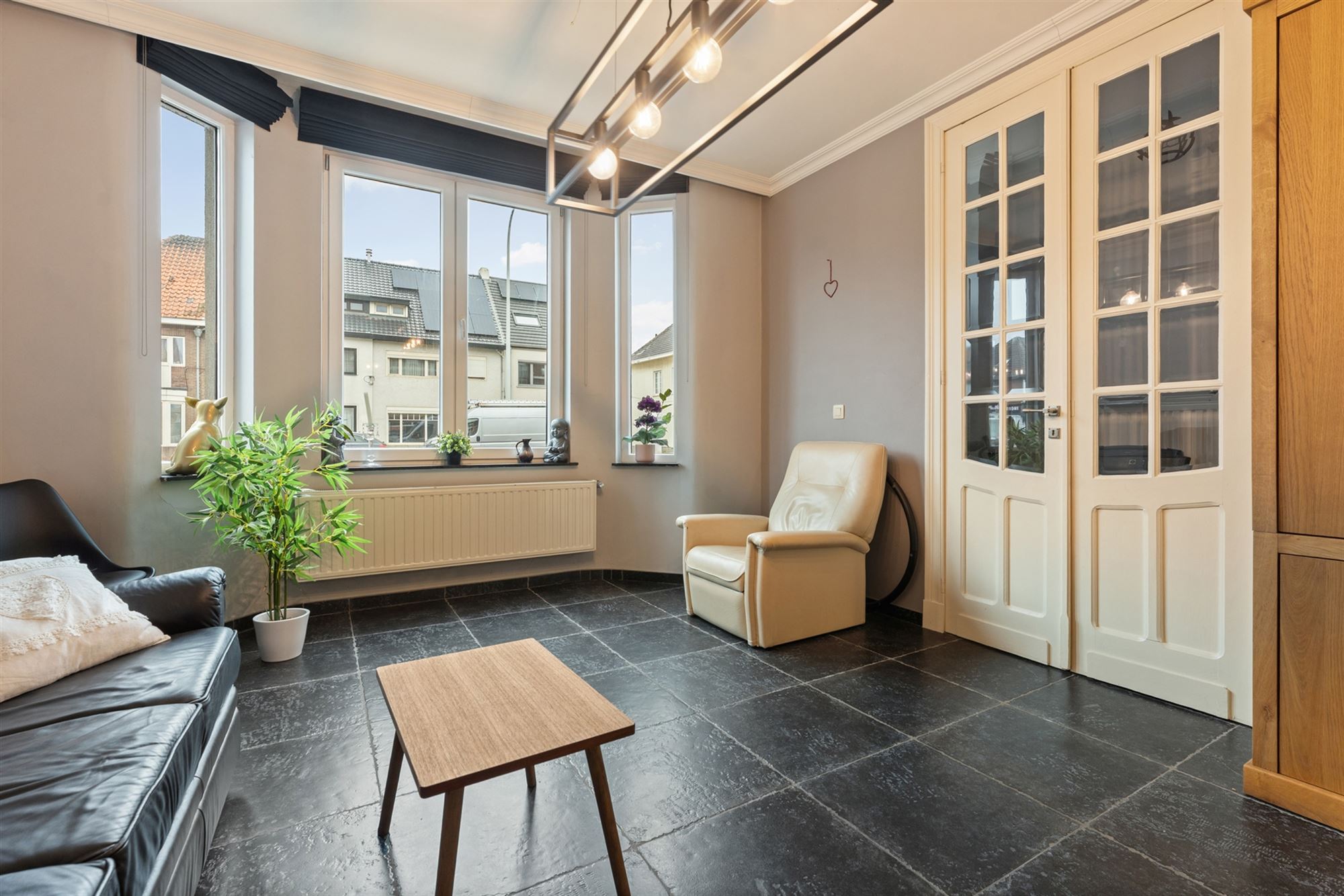 KNAP GERENOVEERDE WONING (175M²) MET 4 SLAAPKAMERS EN LEUKE STADSTUIN TE HASSELT - foto 3
