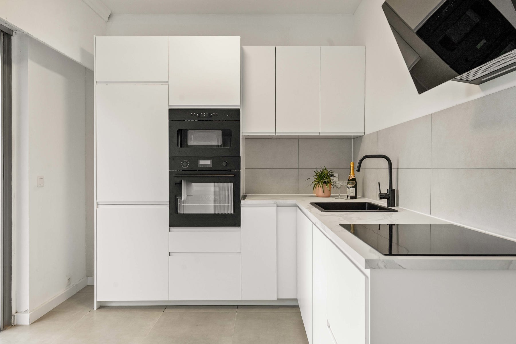 Trendy, recent gerenoveerd gelijkvloers appartement - foto 4