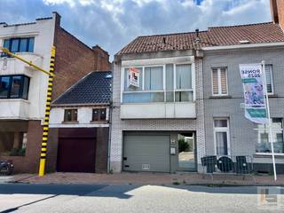 Deze goed onderhouden en ruime (218m2 ) woning is gelegen op wandelafstand van Grote Markt, winkels en openbaar vervoer van Ronse...
