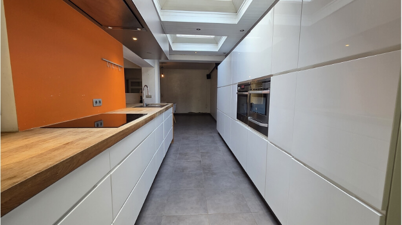 Instapklare 2-slaapkamerwoning met GARAGE, TUIN en ZWEMBAD te koop in Sint-Kruis Brugge - foto 4