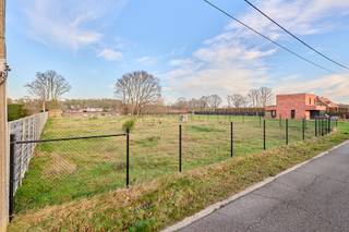 Op zoek naar de perfecte plek om jouw droomvilla te bouwen? Deze uitzonderlijke bouwgrond van 22 are met een straatbreedte van 26,55 m biedt...