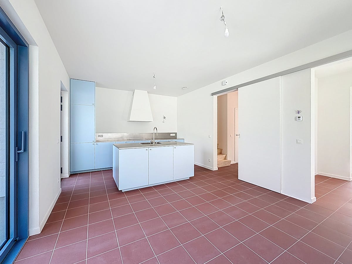 Maison récemment construite à louer avec 3 chambres et un beau jardin - photo 5