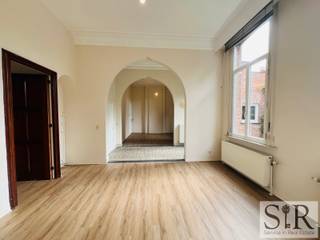 Ben je op zoek naar een comfortabel en licht appartement vlak aan het station? Dan is dit ruime 2-slaapkamer appartement op de...