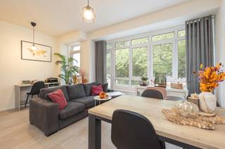 Ontdek dit charmante appartement met één slaapkamer, gelegen in een kleinschalig en rustig gebouw van slechts enkele mede-eigenaars. Het pand...