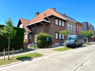 Topgelegen KARAKTERVOLLE HOB op 1638m2! Handige GARAGE, grote TUIN. INDELING: inkom en traphal, toilet, bureau, gezellige leefruimte, keuken...