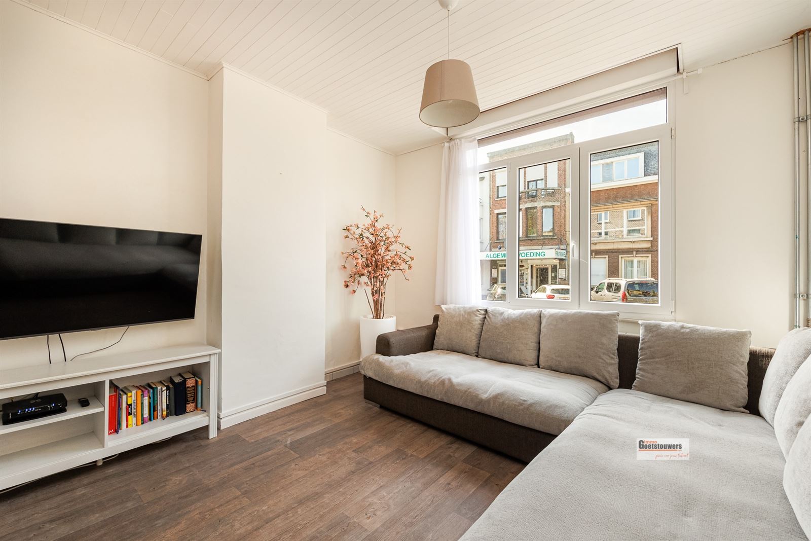 Rijwoning met 4 slaapkamers en koer  - foto 3