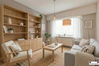 Op de verbindingsweg tussen Oostende en Brugge bevindt zich deze woning met bijzonder veel potentieel. Een ideale keuze voor wie graag nog...