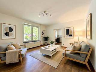 We Invest Malmedy presenteert u met veel plezier dit appartement met één slaapkamer, gelegen in een rustige straat in Trois-Ponts, op slechts enkele meters van winkels, scholen en het openbaar vervoer. Een gunstige ligging die zowel bewoners als investeerders zal aanspreken.<br /><br />Dit appartement, dat voorheen voor € 635 exclusief kosten werd verhuurd, biedt een bijzonder interessant rendementspotentieel voor een verhuurinvestering.<br /><br />Het bestaat uit een woonkamer, een gedeeltelijk ingerichte keuken, een badkamer met douche en toilet en een slaapkamer. Buiten kunt u ook genieten van een eigen terras en een eigen tuin, troeven die bijzonder gewaardeerd worden bij dit type woning.<br /><br />Technisch gezien beschikt het pand over PVC-ramen met dubbele beglazing, een conforme elektrische installatie, aparte meters voor water en elektriciteit, evenals een centrale verwarming op stookolie via radiatoren met warmtemeters. Het aandeel in de gemeenschappelijke delen bedraagt 265/1.000e. Er zijn op korte termijn geen werkzaamheden te verwachten.<br /><br />EPB: G (nr. 20240208007497 - Specif. E: 593 kWh/m²/jaar - Totale E: 40.797 kWh/jaar).<br /><br />Onmiddellijk beschikbaar!