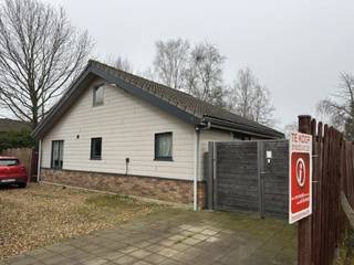 Rustig gelegen vakantiewoning op een perceel van bijna 5 are!Deze vakantiewoning bevindt zich in een vredige, bosrijke omgeving en biedt volop...