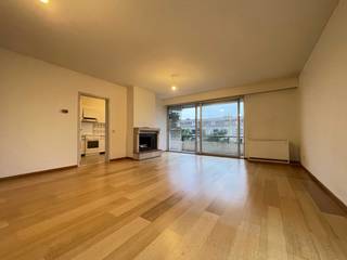 Dit appartement is praktisch gelegen langs de Weg naar As vlakbij het centrum van Genk. Verder liggen openbaar vervoer, de scholengemeenschap,...