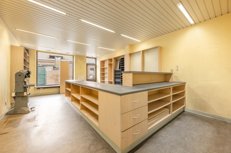 Commerciële ruimte / kantoorruimte in het centrum van Sint-Eloois-Vijve! - foto 5