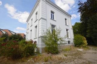 Commercial à louer à Asse