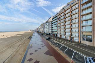 Res. Palm Beach I Groot appartement met 3 slaapkamers, frontaal zeezicht en een garagebox. Het appartement geniet van een prachtig uitzicht vanop de...