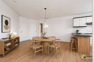 <p><span>Instap klaar appartement (74 m²) met 2 slaapkamers in Deurne.</span></p><p><span> </span></p><p><span>Op een centrale locatie met openbaar vervoer, (lokale) winkels en scholen op wandelafstand treffen we dit betaalbaar appartement met veel potentieel. Met de auto bereik je de snelweg in slechts enkele minuten. Liever de fiets? Je kan hier gemakkelijk gebruik maken van het velo-deelsysteem.</span></p><p><span> </span></p><p><span>Het appartement bevindt zich op de eerste verdieping van een hoekgebouw van 3 hoog. Een groot pluspunt: </span><span>er zijn geen maandelijkse vaste kosten</span><span>. Het water wordt jaarlijks evenredig verdeeld onder de bewoners en de </span><span>verwarming is individueel op gas</span><span>. Je komt binnen in de ruime leefruimte met open keukenhoek – samen goed voor </span><span>45 m²</span><span> aan comfortabele woonruimte. De badkamer (4 m²) is uitgerust met een douchecabine, toilet en lavabomeubel. De twee slaapkamers van </span><span>13 m²</span><span> en </span><span>9 m² </span><span>staan met elkaar in verbinding en kunnen flexibel worden ingericht. Daarnaast beschikt het appartement nog een praktische berging met plek voor een wasmachine.</span></p><p><span> </span></p><p><span>Ben je op zoek naar een betaalbaar appartement met mogelijkheden? Mis deze kans niet!</span></p><p><span> </span></p><p><span>Bewoonbare opp. 74 m² ref.: bruto vloeropp. EPC. Voor meer info of een gratis schatting surf naar www.hansimmo.be</span></p><p><span> </span></p>
