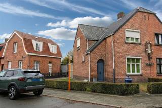 Deze charmante, volledig te renoveren woning maakt deel uit van de prachtige Tuinwijk met Engelse cottagehuizen. Rustig gelegen, aan een...