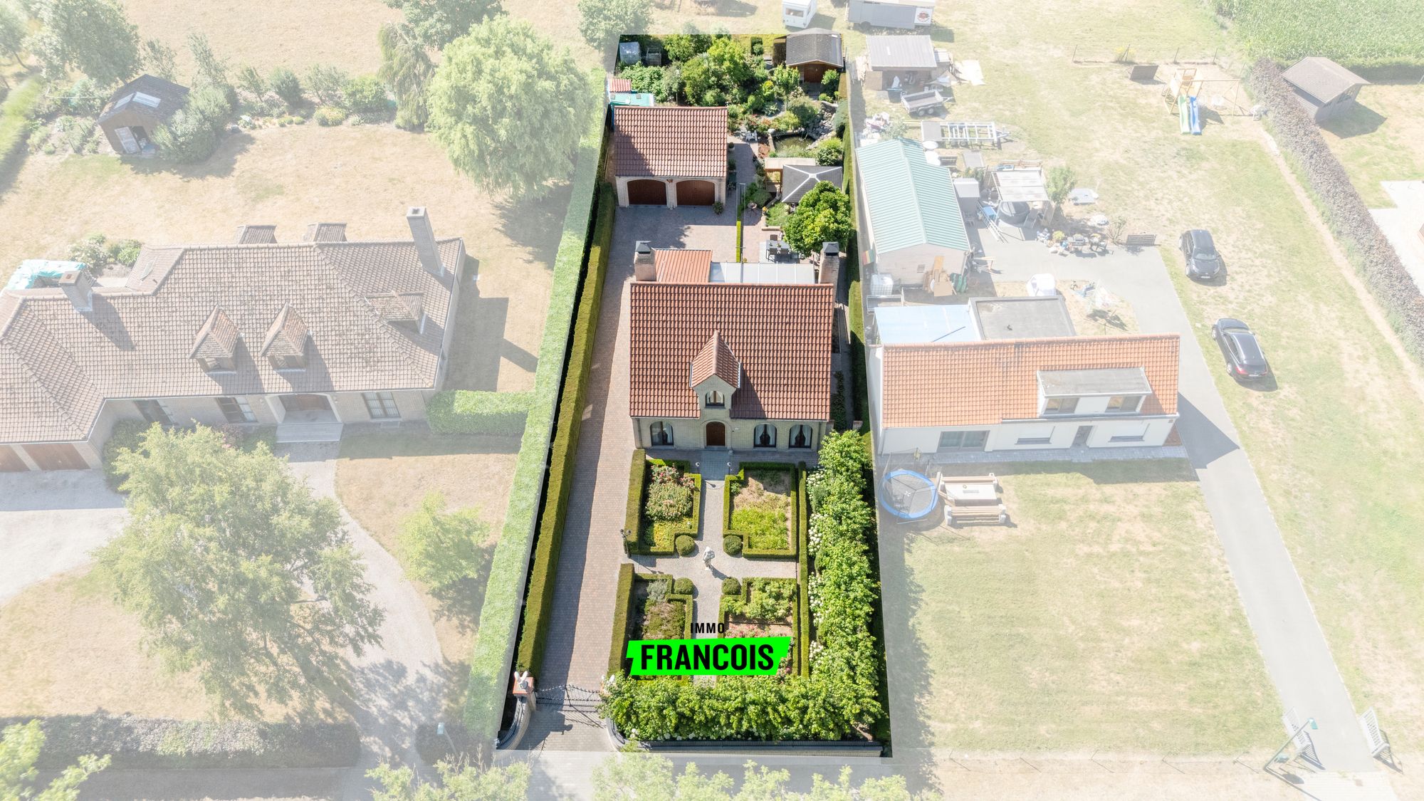 Karaktervolle villa met veel licht, drie slaapkamers en een grote garage in het centrum van Kaprijke - foto 3