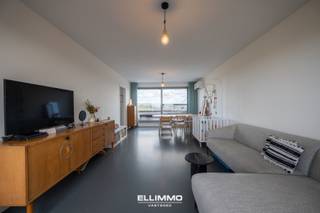 Enorm charmant penthouse met het mooiste en spectaculairste uitzicht van Bilzen! Dit enorm gezellig appartement is 125m2, heeft 2 slaapkamers,...