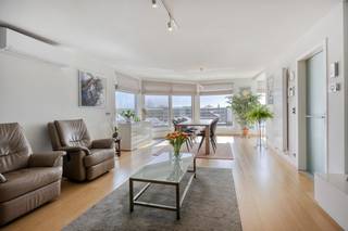 Deze unieke penthouse is gelegen in Korbeek-Lo. Het appartement bevindt zich op de 3de en bovenste verdieping van een kleinschalig...