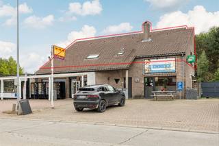 Ontdek deze ruime woonst in Hulshout, ideaal voor gezinnen die comfort en ruimte waarderen. Met vier royale slaapkamers biedt dit appartement...