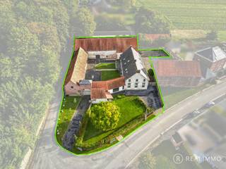 !! EXCLUSIEF VASTGOED !!Deze karaktervolle vierkantshoeve, gelegen in het prachtige Velaines (deelgemeente van Celles), bevindt zich op slechts 10...