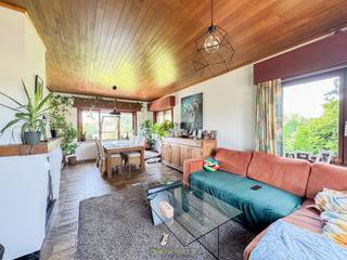 Veelzijdige, te renoveren woning met INPANDIGE GARAGE, RUIME WERKPLAATS en een VOLLEDIG ONDERKELDERDE STRUCTUUR, perfect voor gezinnen...