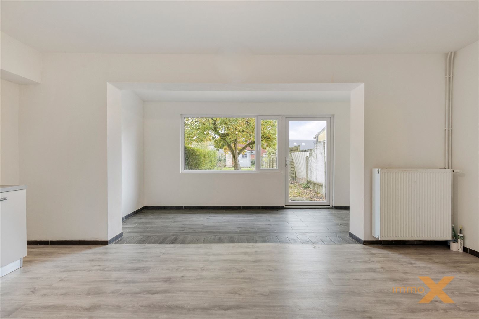 LICHTRIJKE WONING MET OPRIT EN RUIME TUIN - foto 5