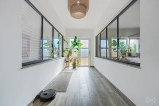 We Invest Hesbaye biedt u dit prachtige recente appartement, gebouwd in 2023.Ideaal gelegen op een steenworp afstand van de snelweg, zal dit...