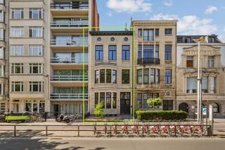 Bekijk alvast de videotour, de grondplannen, het gunstige EPC (B!), de conforme elektriciteitskeuring en blanco asbestinventaris via de...