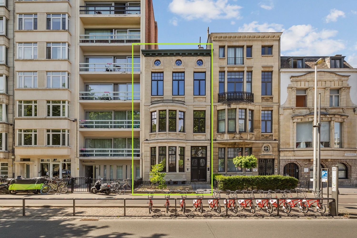 Prestigieuze en totaalgerenoveerde herenwoning (EPC B!) in eclectische stijl met zalige stadstuin op toplocatie aan de Jan Van Rijswijcklaan - foto 3