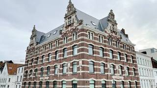 Deze triplex van ca 65 m² bevindt zich op de vierde en bovenste verdieping van het voormalig pakhuis "Entrepot du Congo". Gelegen aan...