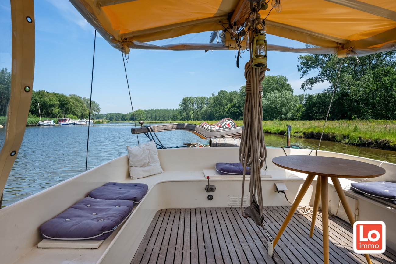 Charmante en specifieke platbodem uit 1904 met vaste ligplaats in de jachthaven van VVW Mendonk. - foto 3