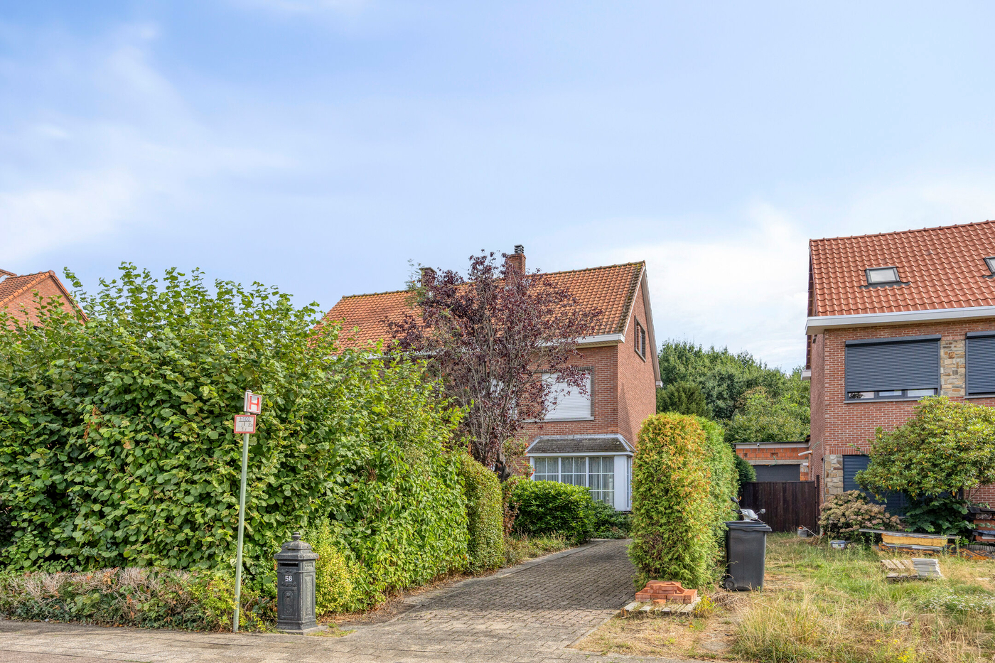 Ruime gezinswoning met 4 slaapkamers, grote garage en tuin - foto 1