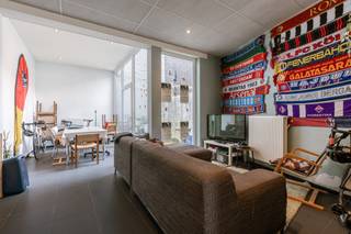 Vier slaapkamerwoning op top locatie te Gent Zuid!Mobiscore: 9,4/10!Deze woning onderging een renovatie in 2006 en bevindt zich vlakbij het...
