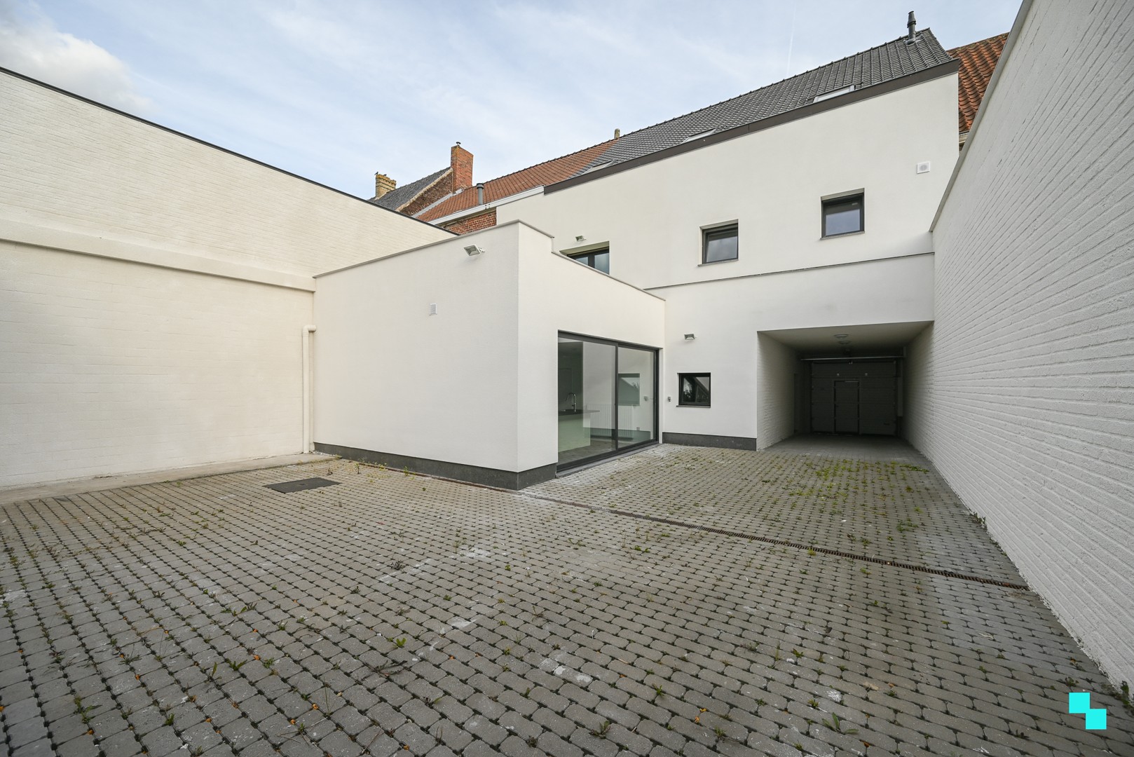 Afgesloten garagebox binnen kleinschalige residentie in hartje Wevelgem - photo 2