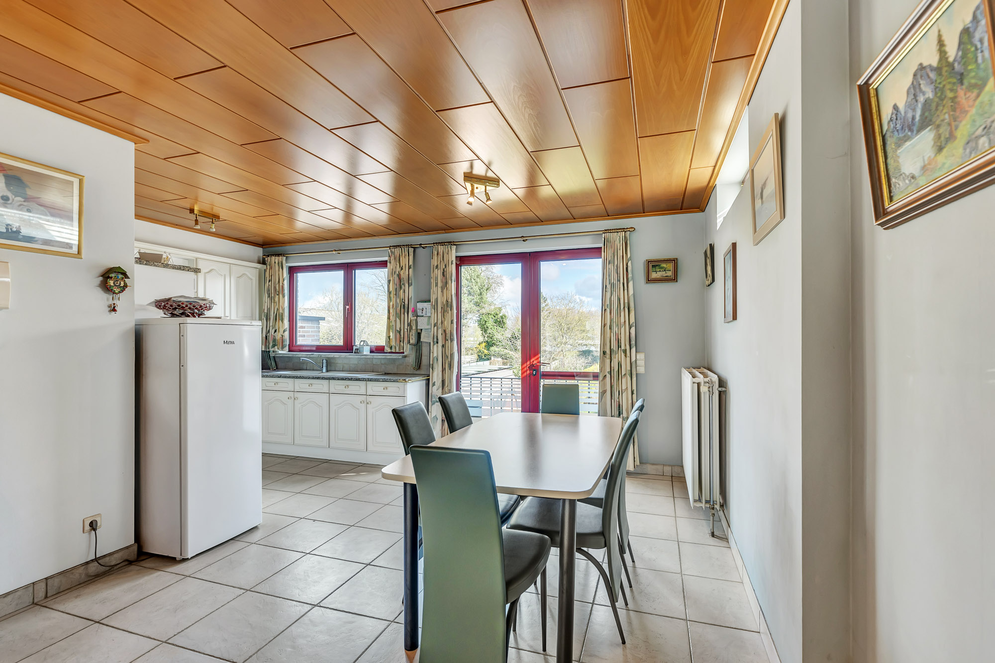 Bel-etage woning met 3 slaapkamers, garage en tuin - foto 4